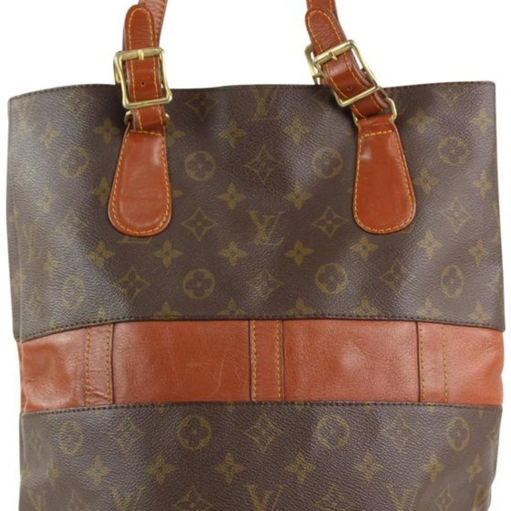 Louis Vuitton Monogram Marais Bucket GM Tote Bag